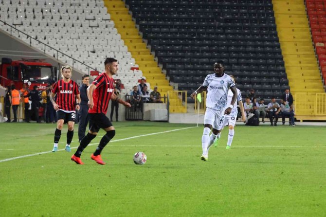 Süper Lig’de liderlik rekabeti, puan durumuna yansıdı! Adana Demirspor, Beşiktaş, Konyaspor...