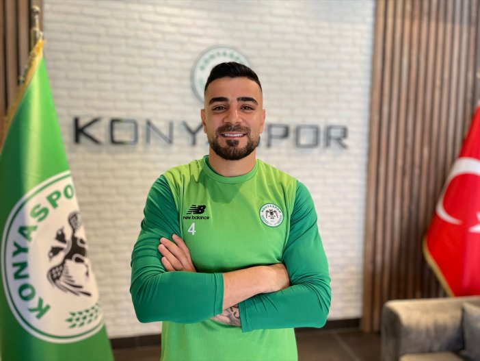 aa-20221013-29144499-29144497-konyasporun-savunma-oyuncusu-adil-demirbag-rakip-golculere-gecit-vermiyor.jpg