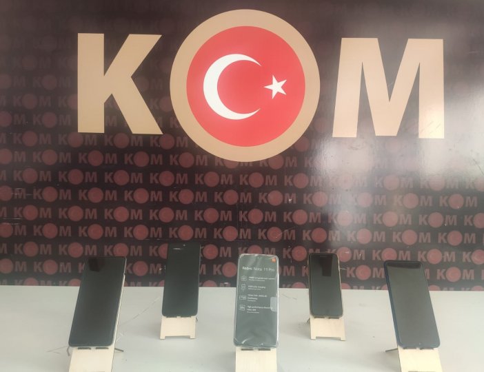konyada-merkezde-kacak-cep-telefonu-operasyonu-2.jpg