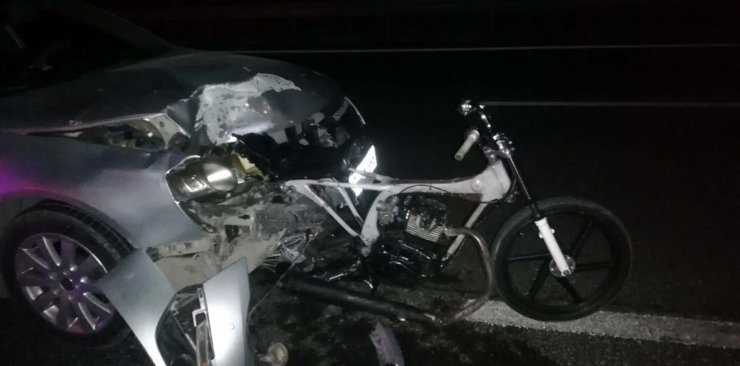 Otomobilin çarptığı 17 yaşındaki motosikletli kurtarılamadı