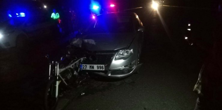 Otomobilin çarptığı 17 yaşındaki motosikletli kurtarılamadı