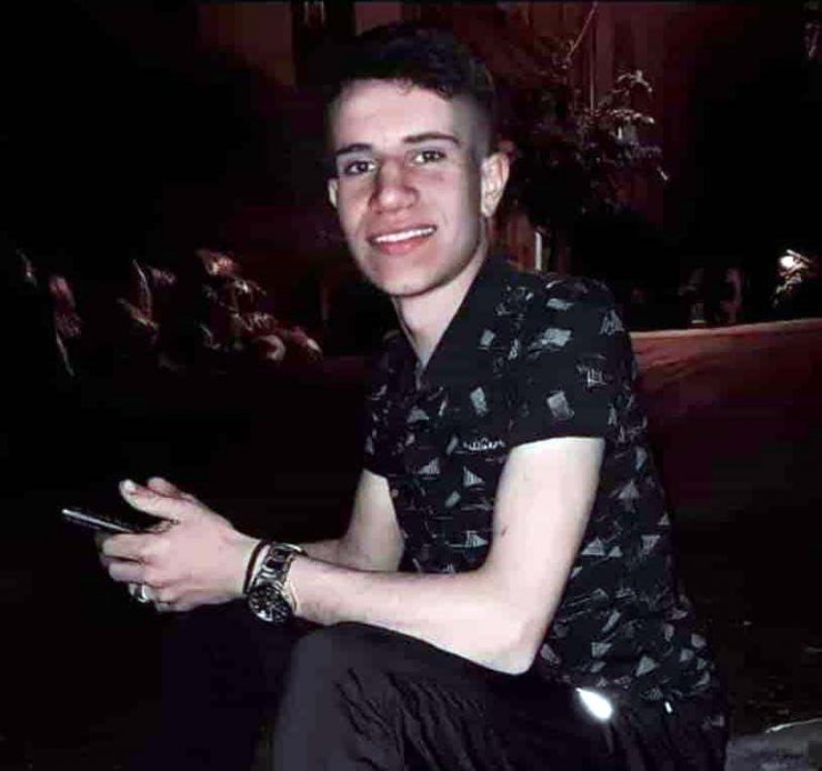 Otomobilin çarptığı 17 yaşındaki motosikletli kurtarılamadı