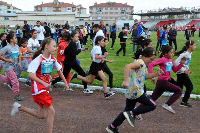 Konya'da Atletizm Yarışmasına yoğun ilgi