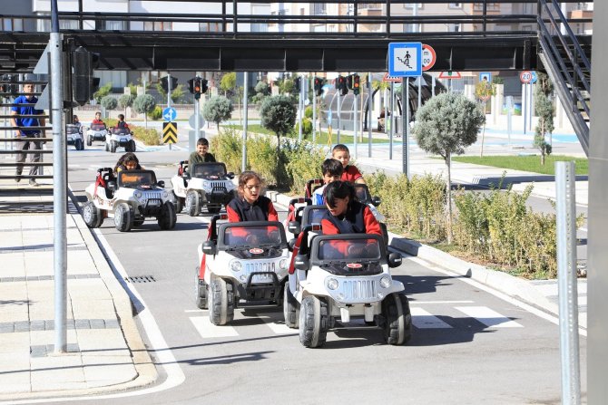 Konya'da 6 bin 800 öğrenci kuralları yerinde öğrenecek