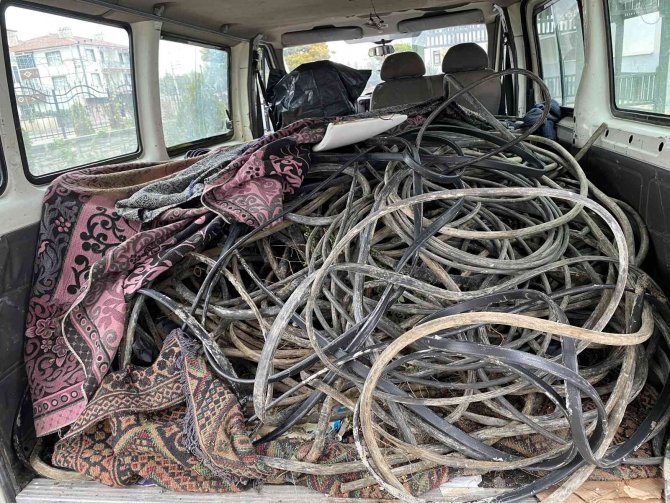 Konya'da hırsızlık! Lokantada mola verince yakayı ele verdiler