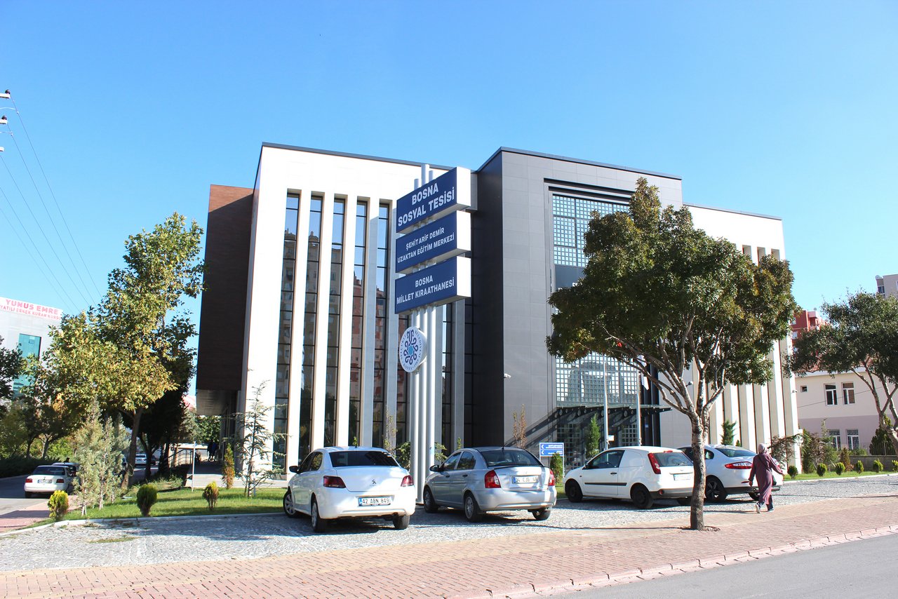bosnanin-cazibe-merkezi-millet-kiraathanesi-10.jpg