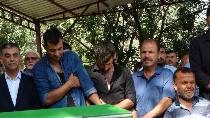 Foseptiğe düşerek hayatını kaybeden 4 yaşındaki Nazgül toprağa verildi