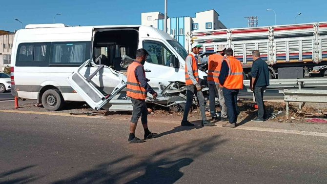 İşçi servisi bariyerlere saplandı: 1 ölü, 2'si ağır 5 yaralı