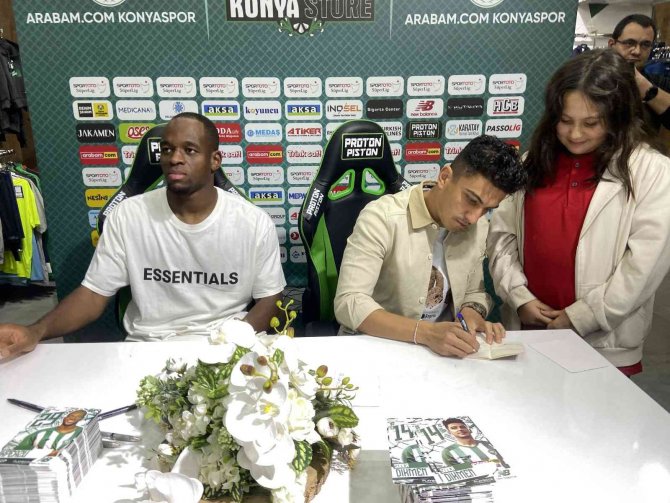 Konyasporlu Uche Ikpeazu ve Soner Dikmen taraftarlarla buluştu