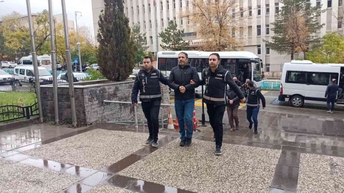 FETÖ yapılanmasına Erzurum'da Gazi Turgut Aslan Operasyonu: 13 gözaltı