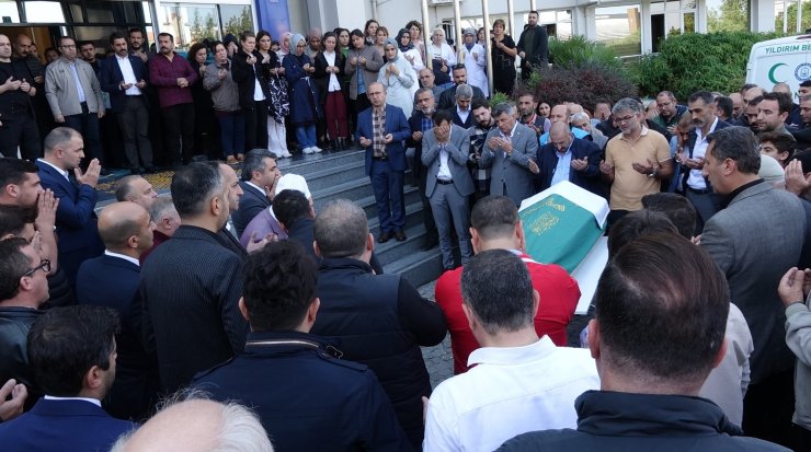 Kalp krizinden ölen arkadaşının anısına düzenlenen futbol turnuvasında onun gibi kalp krizinden öldü