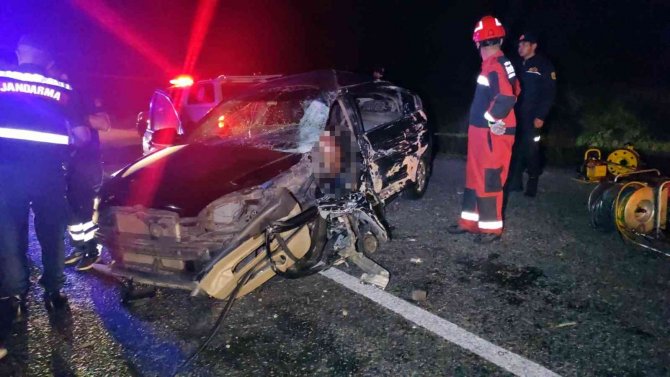 Seydikemer’de otobüsle otomobil çarpıştı: 1 ölü, 1 yaralı