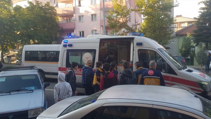 aa-20221021-29215290-29215288-seydisehirdeki-trafik-kazasinda-iki-kisi-yaralandi.jpg