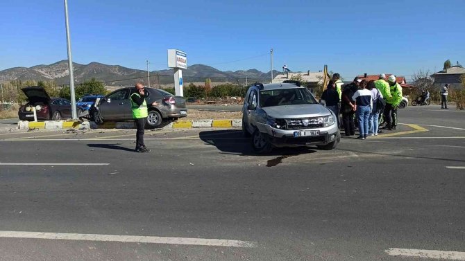 Konya’da otomobil ile cip çarpıştı: 2 yaralı