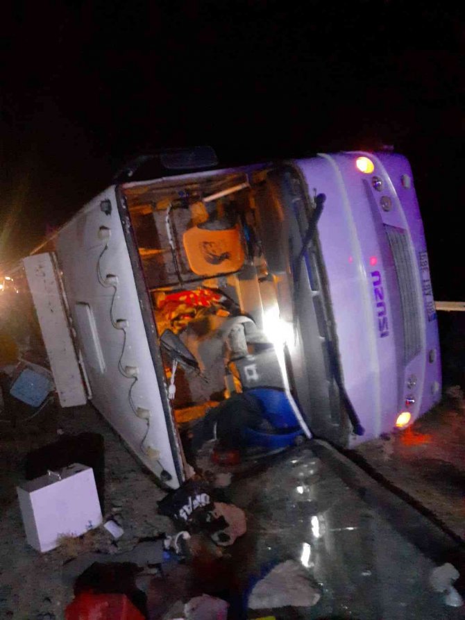 Konya'da tarım işçilerini taşıyan minibüs devrildi: Yaralılar var