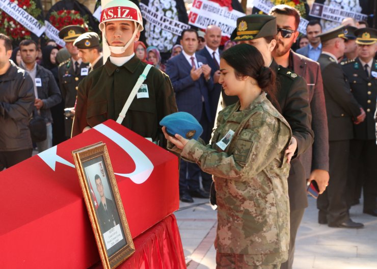 Şehit uzman çavuş Cemil Yavaş, son yolculuğuna uğurlandı