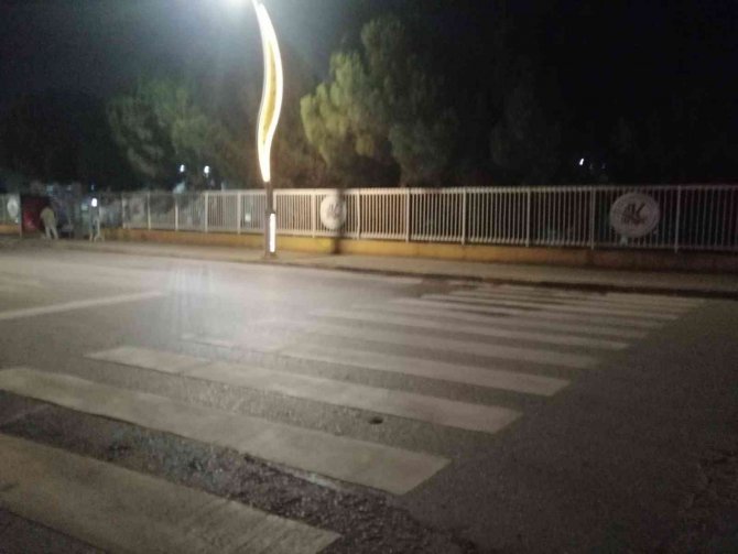 Yaya geçidinde dehşet: "Oğlum babana araba çarptı"