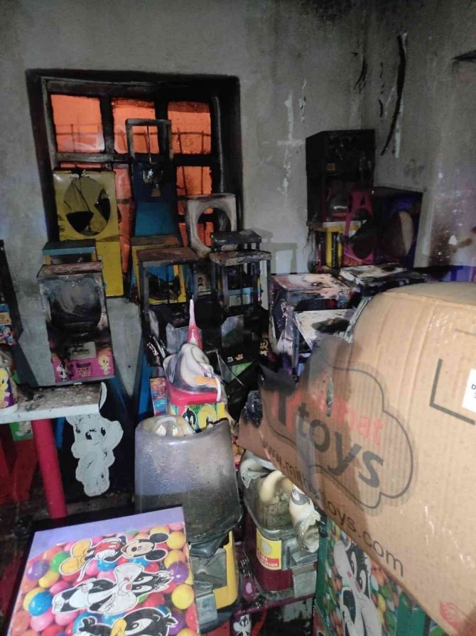 Konya'da evde yangın! Kullanılamaz hale geldi