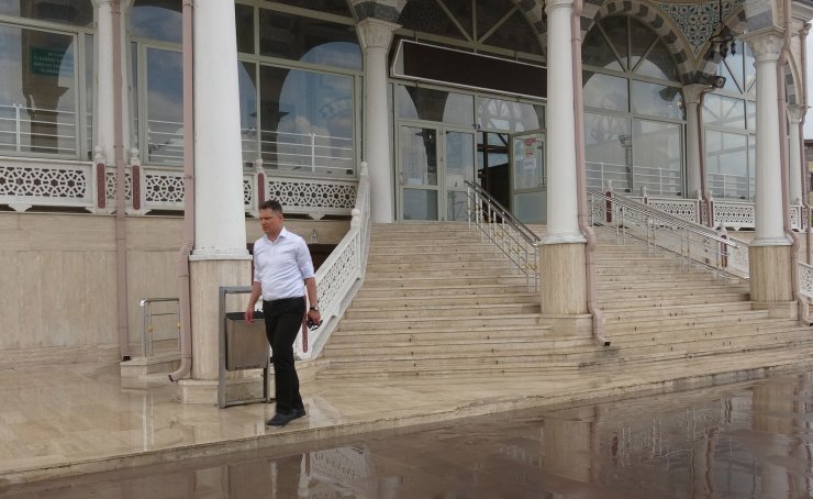 Konya'da cuma namazına gittiği için işine son verilen kişi hakkında flaş gelişme