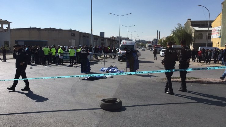 Konya merkezde kaza! TIR'a çarpan motosikletteki 2 genç öldü