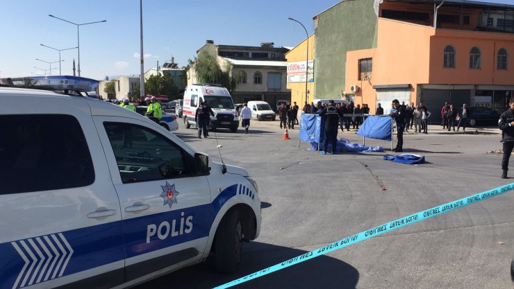 Konya merkezde kaza! TIR'a çarpan motosikletteki 2 genç öldü