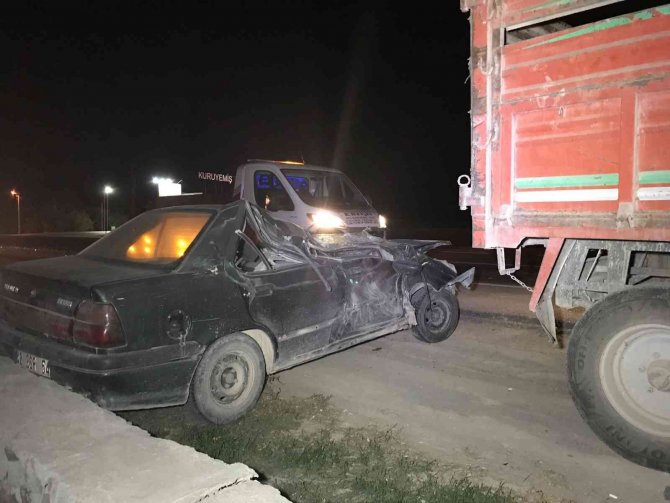 Konya'da kaza! Otomobil traktör römorkuna çarptı