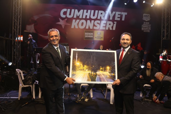 aa-20221029-29295105-29295104-yavuz-bingol-konyada-cumhuriyet-konseri-verdi.jpg