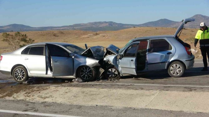 Uşak’ta trafik kazası: 1 ölü, 4 ağır yaralı
