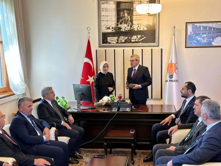AK Parti grup başkanvekilliğinde devir teslim
