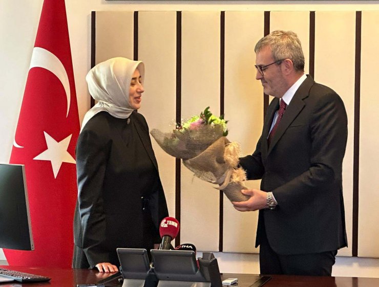 AK Parti grup başkanvekilliğinde devir teslim