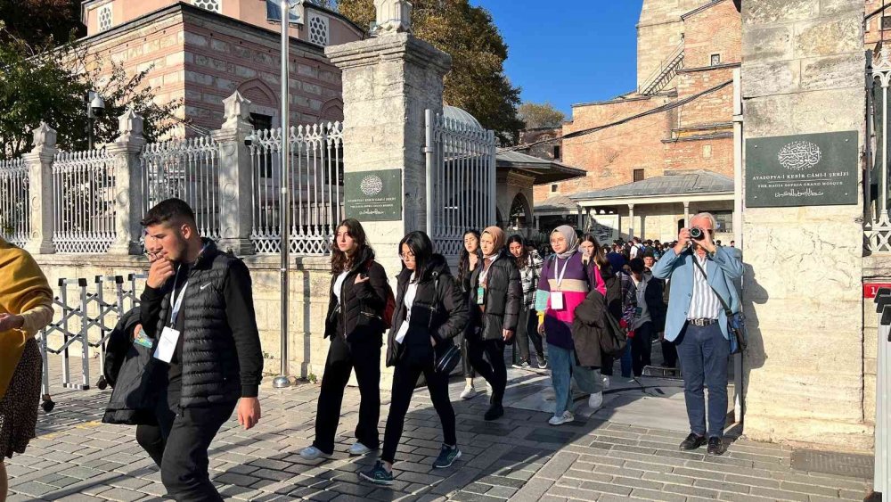 Konya'dan 60 bin öğrenci tarihi gezerek öğreniyor