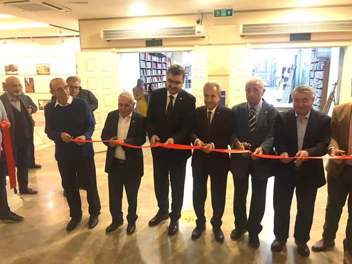 orhan-erdem-sergi-acilisina-katildi.jpg