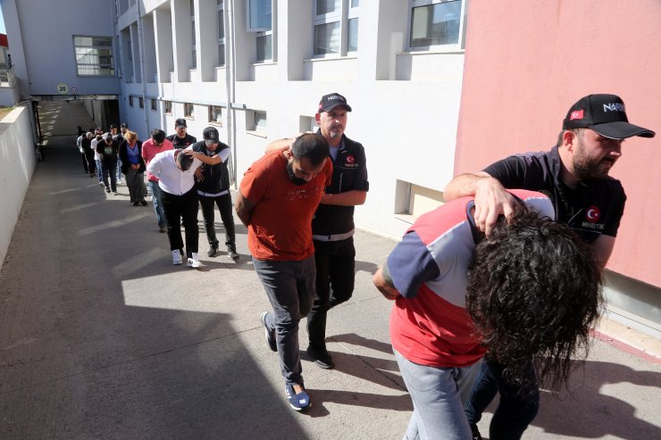 Adana'da 'torbacılara' operasyon: 18 gözaltı