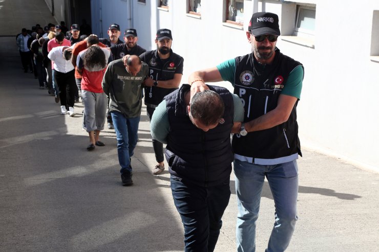 Adana'da 'torbacılara' operasyon: 18 gözaltı