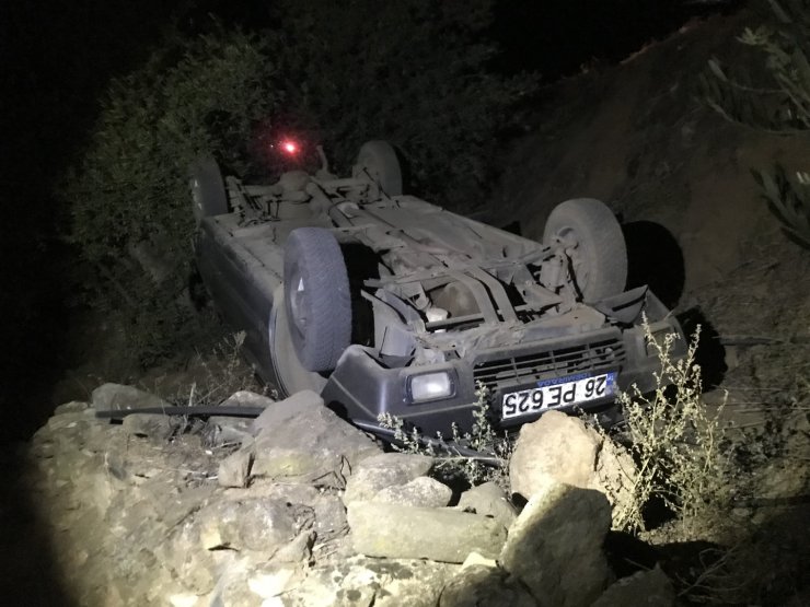 Otomobil şarampole uçtu: Yaralılar var