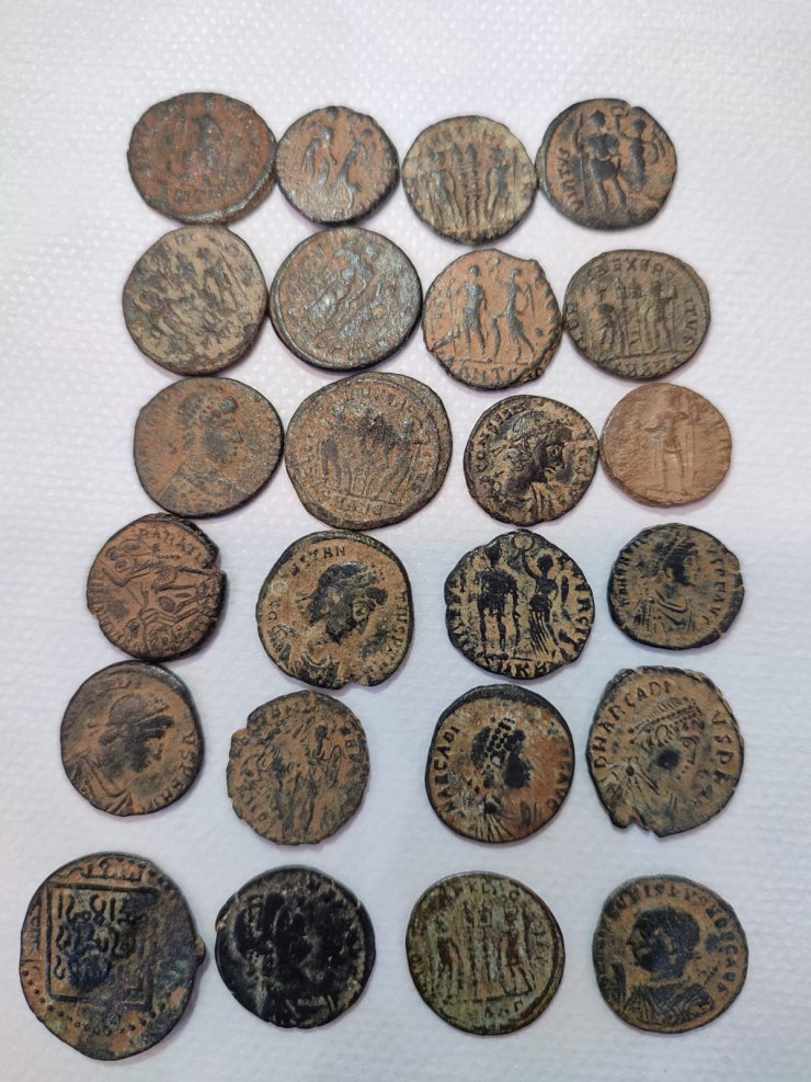Hatay'da 2 bin 319 tarihi sikke ve 3 yüzük ele geçirildi