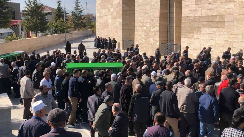 Karaman'da bahçede ölü bulunan yaşlı adam son yolculuğuna uğurlandı