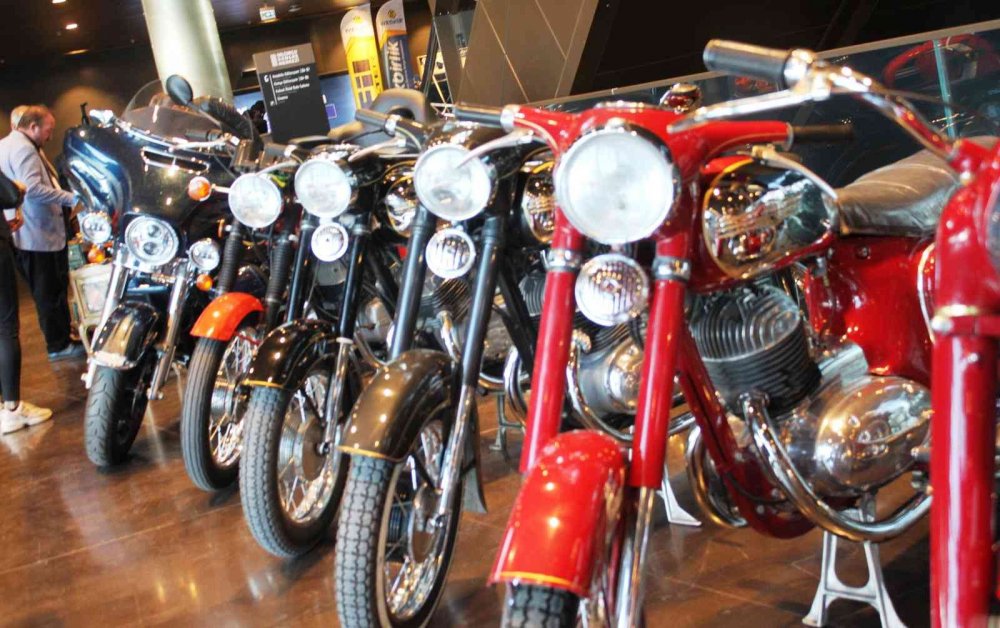 Konya'da klasik otomobiller göz kamaştırıyor