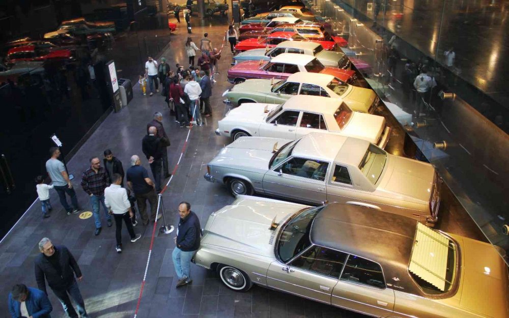 Konya'da klasik otomobiller göz kamaştırıyor