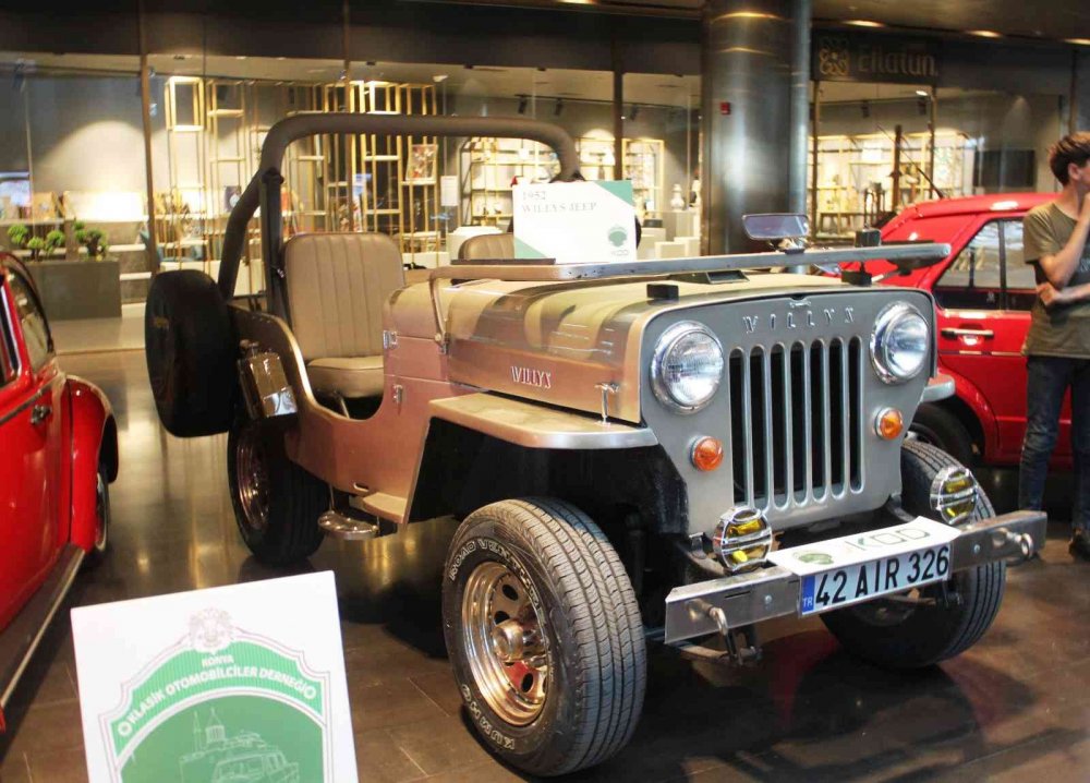 Konya'da klasik otomobiller göz kamaştırıyor