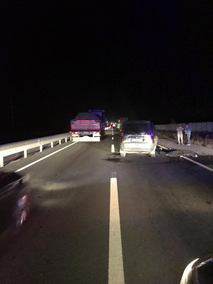 Konya'da hafif ticari araç, tankere çarptı: 1 ölü, 7 yaralı