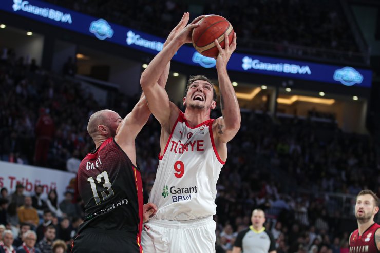 12 Dev Adam Belçika'ya fark attı