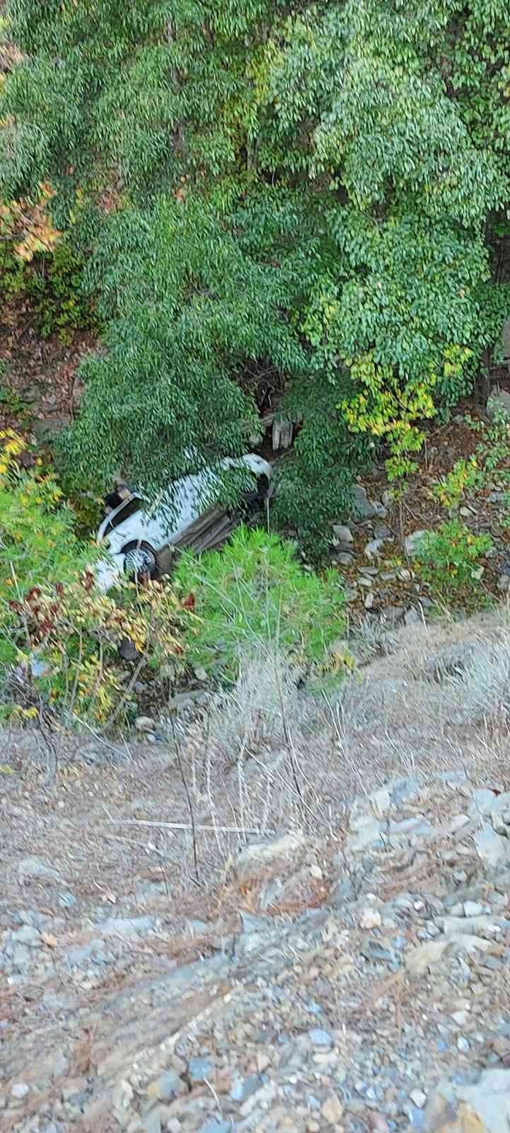 Antalya’da otomobil uçuruma yuvarlandı: 1 ölü,1 yaralı