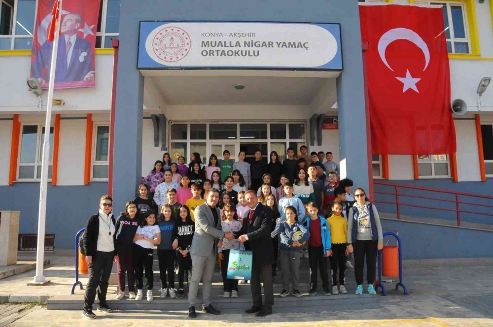 Konya'da en çok atık pil toplayan okullar hediyelerini aldı
