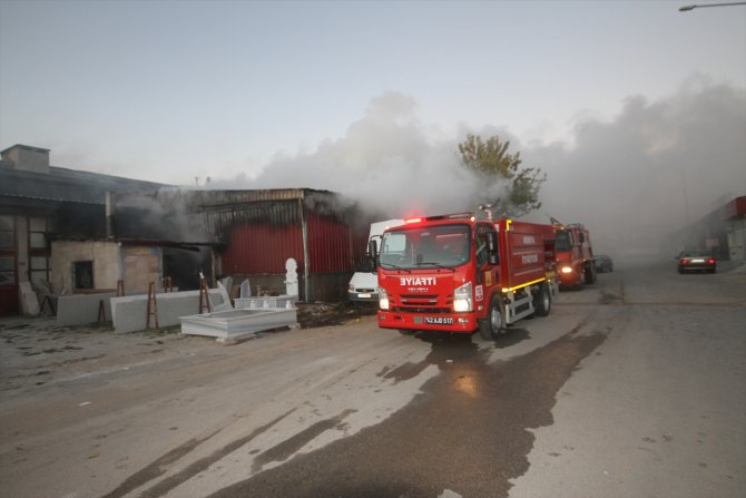 Konya'da sanayi sitesinde yangın çıktı