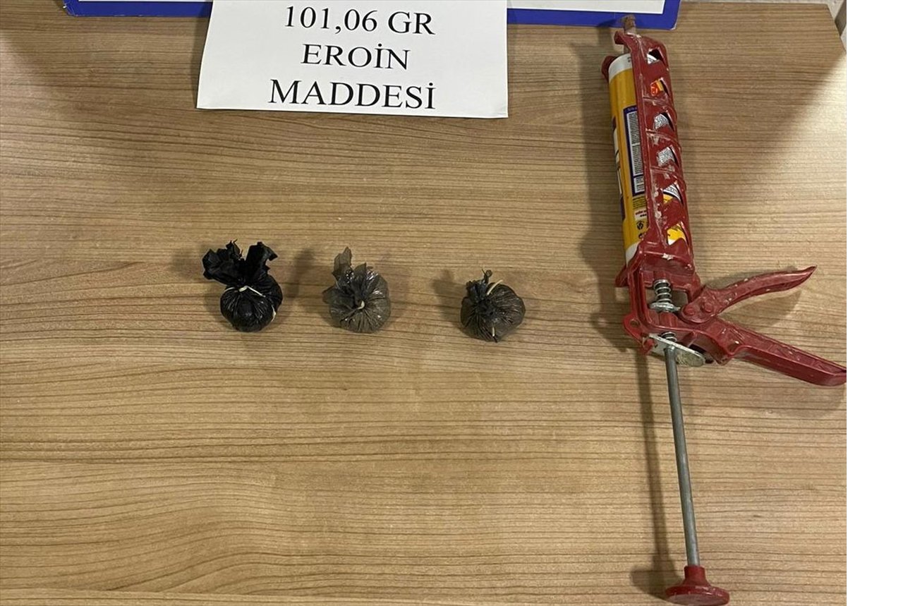 aa-20221115-29442185-29442184-denizlide-silikon-tabancasindan-eroin-cikti.jpg