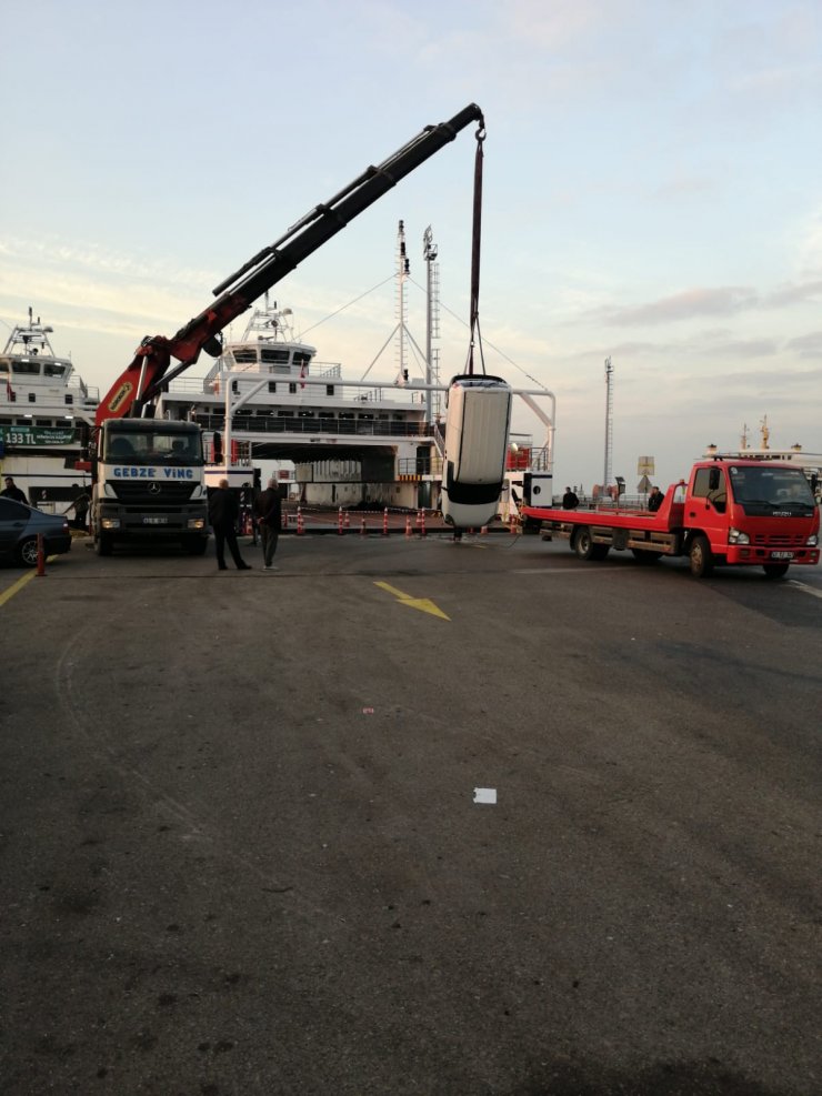 Ceza yazılmasına kızıp aracını denize attı