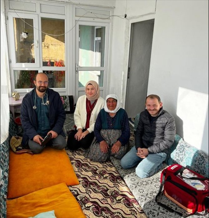 Hüyük Kaymakamı Çimer şehit annesini ziyaret etti