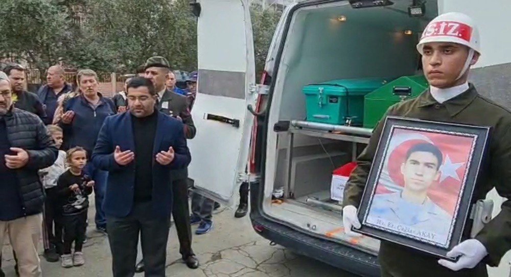 Henüz bir haftalıktı, askerde kalbine yenik düştü