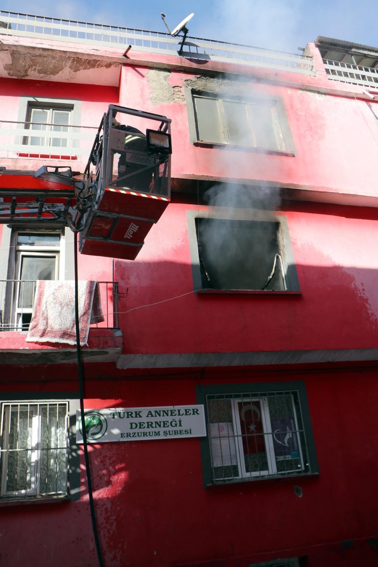12 yaşındaki Afgan, 4 yaşındaki küçük Arman'ı yanmaktan kurtardı